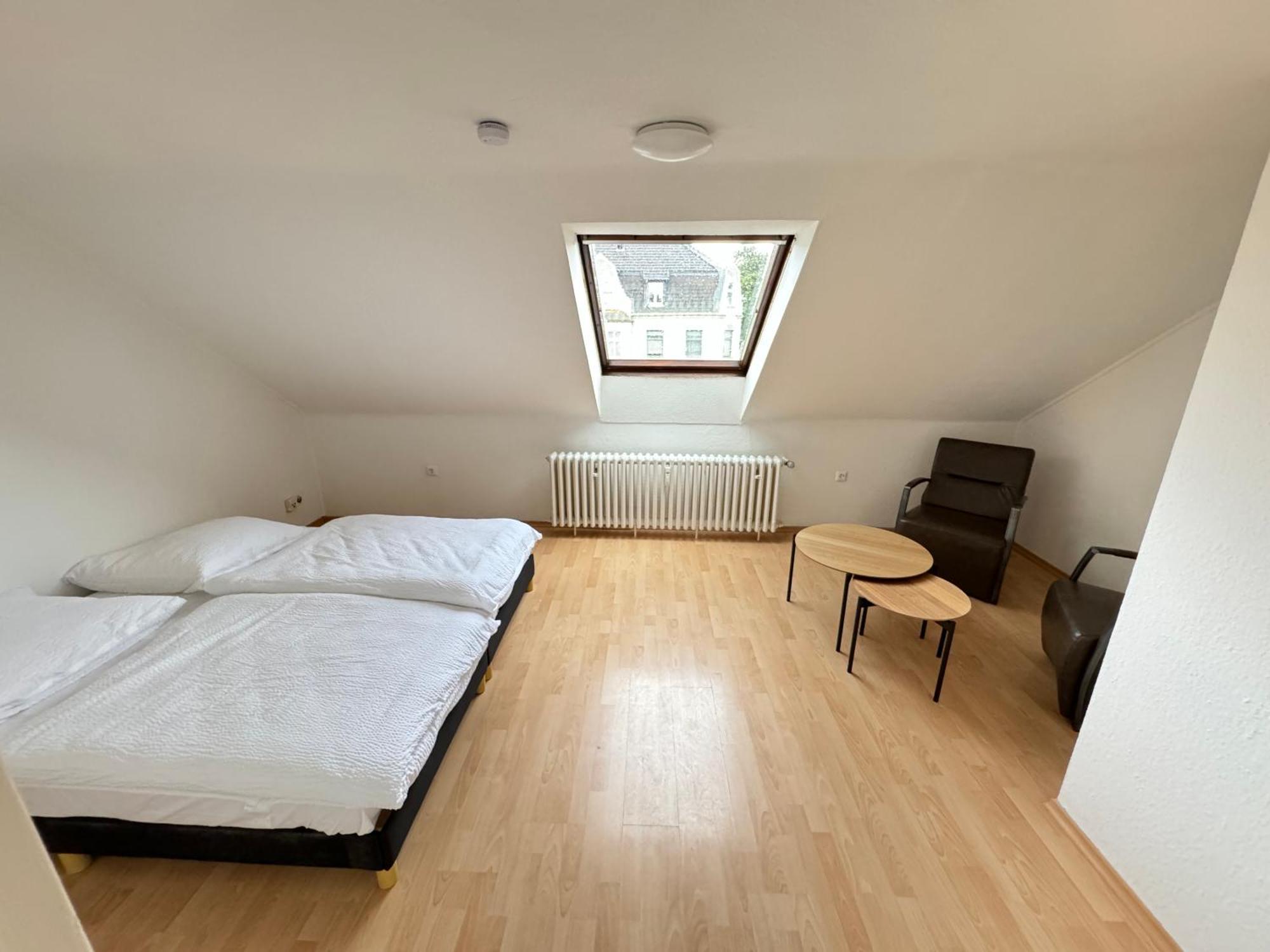 - Business, Uni, Handwerker - Free Wifi *